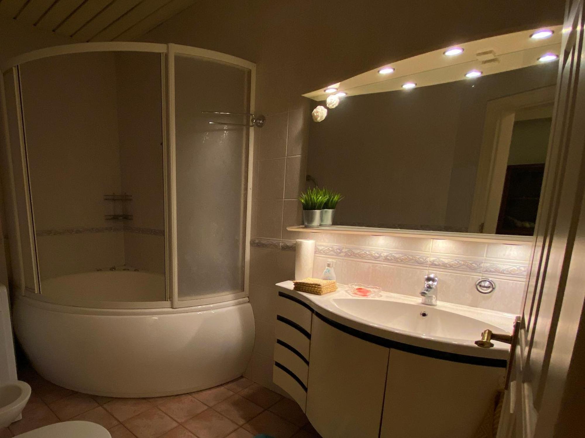 Alunana Lux Jakuzzi Apart, Facade Is Under Renovation, In Riga Art Nouveau Area, Self Check-In Extérieur photo